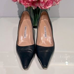 Manolo Blahnik Navy 2.5” Heels in Excellent Condition!!
